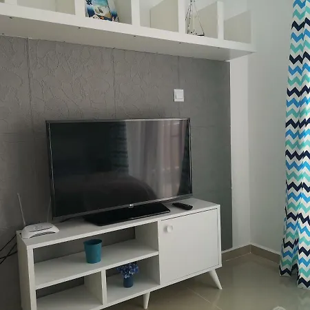 Deluxe Seaside Apartamento Trikomo